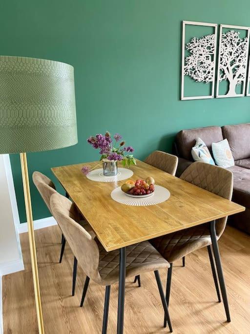 2-Zimmer Zentral In Ferdinandshof, Wlan Modern المظهر الخارجي الصورة